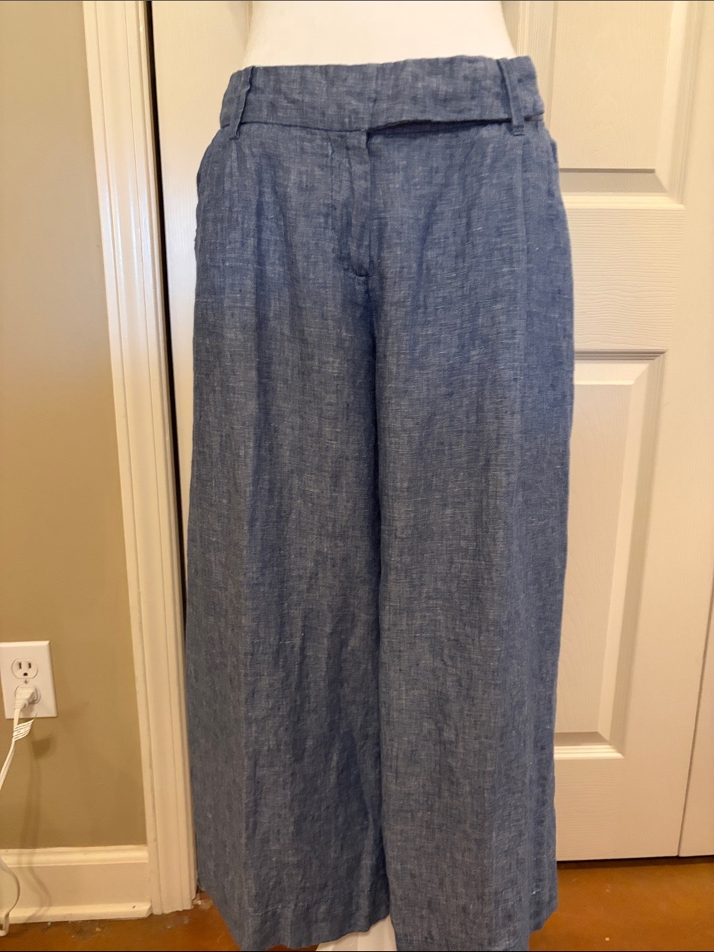 Wide-Leg Cropped Linen Pants in Chambray Blue